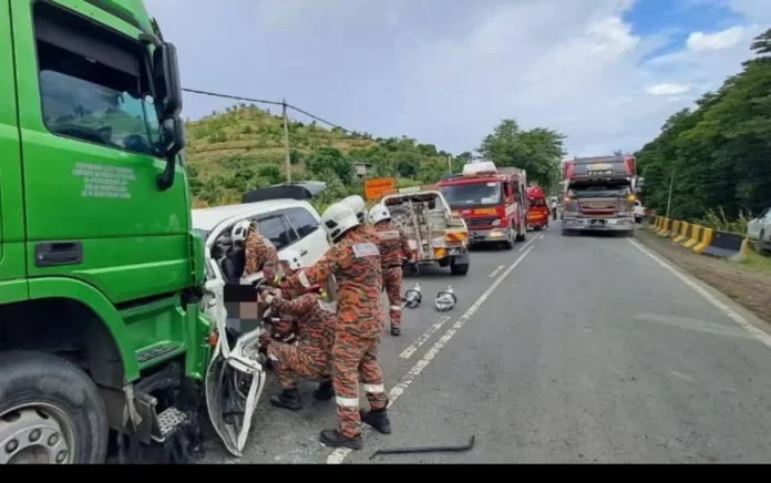 Three killed, boy injured in Lahad Datu MPV-trailer collision Three killed, boy injured in Lahad Datu MPV-trailer collision
