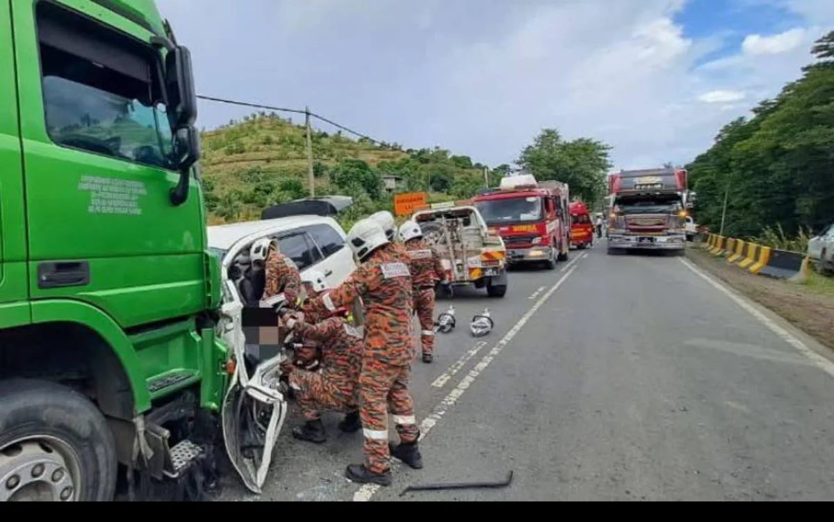 Three killed, boy injured in Lahad Datu MPV-trailer collision