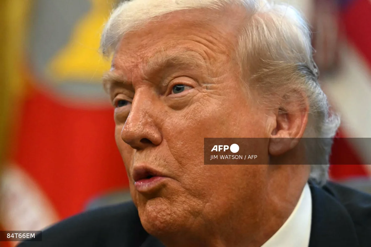 WASHINGTON: US President Donald Trump urged Ukraine on Friday to accept his administration's plan to end the war with Russia by ceding territory. Trump told reporters that Ukrainian President Volodymyr Zelensky 