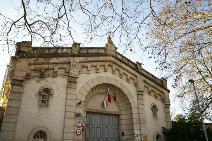 Two prisoners escape French jail using bed sheets in Dijon