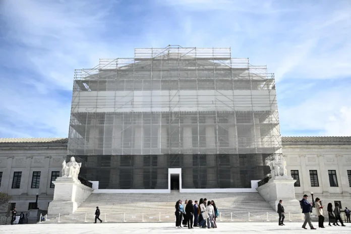 US Supreme Court hears landmark challenge to Trump tariff powers