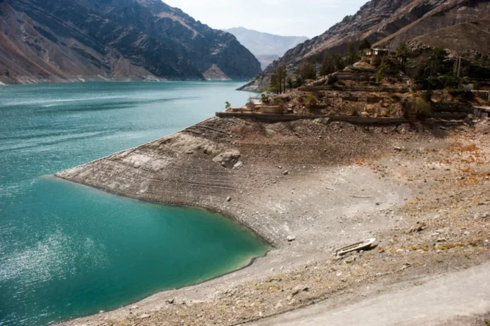 Tehran's main dam has only two weeks of drinking water left