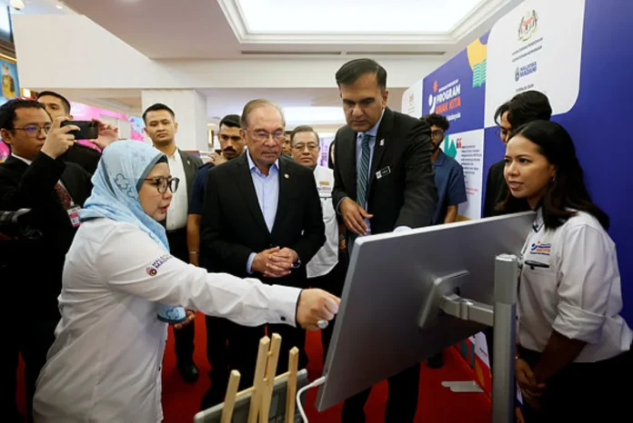PM Anwar visits education exhibition to tackle student dropout rates
