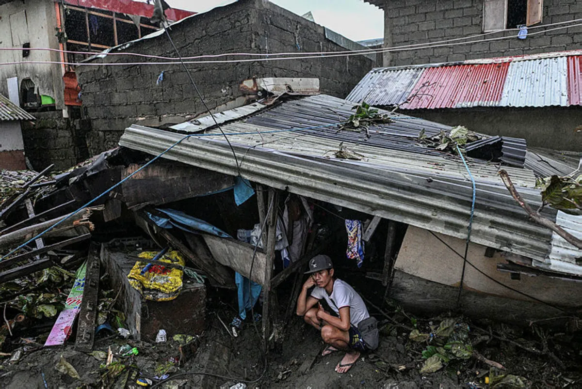asia-weather-philippines (2) Taufan Fung-Wong putus bekalan elektrik hampir 3 juta isi rumah Filipina
