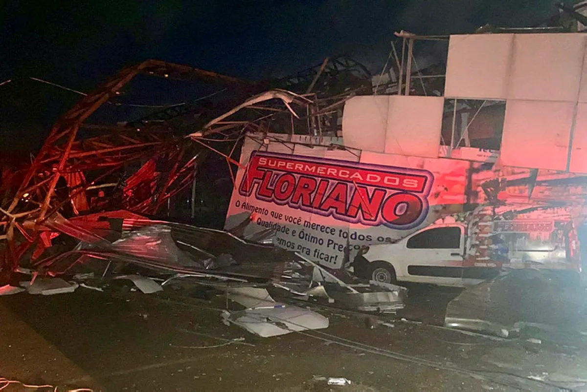 brazil-tornado Tornado kills five, injures more than 400 in Brazil