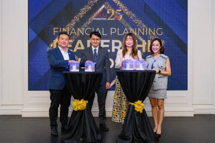 Financial Planning Leadership Awards for 16 organisations