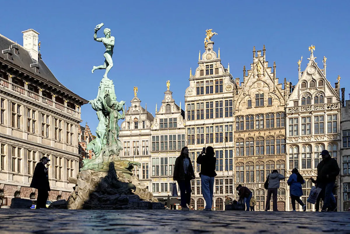 france-crime-louvre-antwerp Chasing the Louvre loot: Inside Antwerp's jewellery underworld