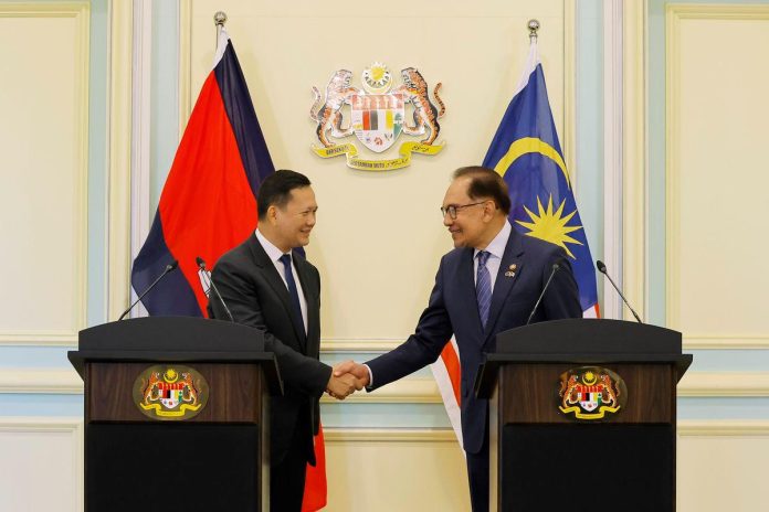 Cambodia PM pledges closer cooperation with Malaysia for regional peace Cambodia PM pledges closer cooperation with Malaysia for regional peace
