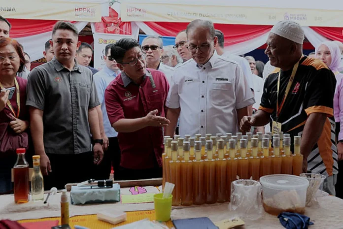 Hawkers and small traders recognised as backbone of nation's trade