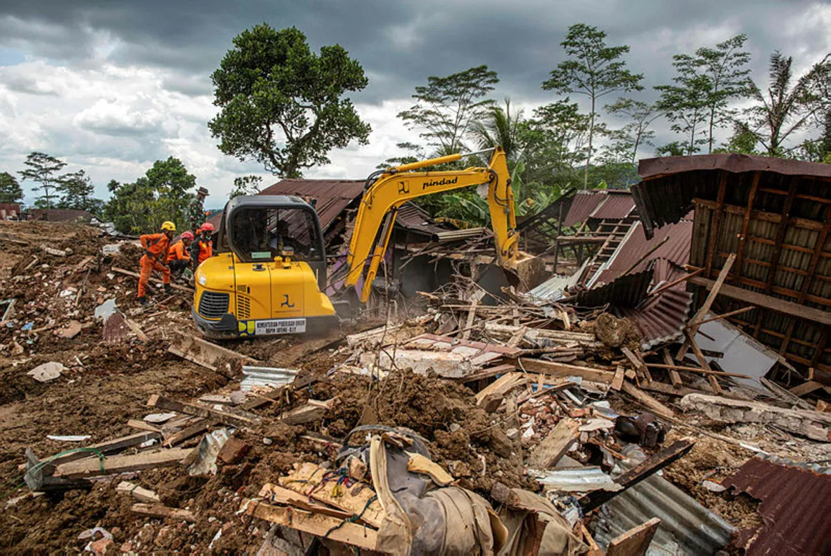 indonesia-landslide-weather Death toll from Indonesia landslides rises to 30