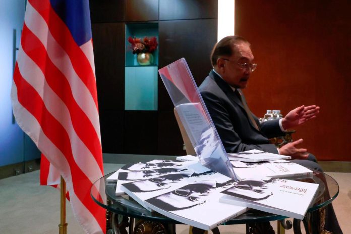 PM Anwar meets Muslim community in Rome to promote moderation