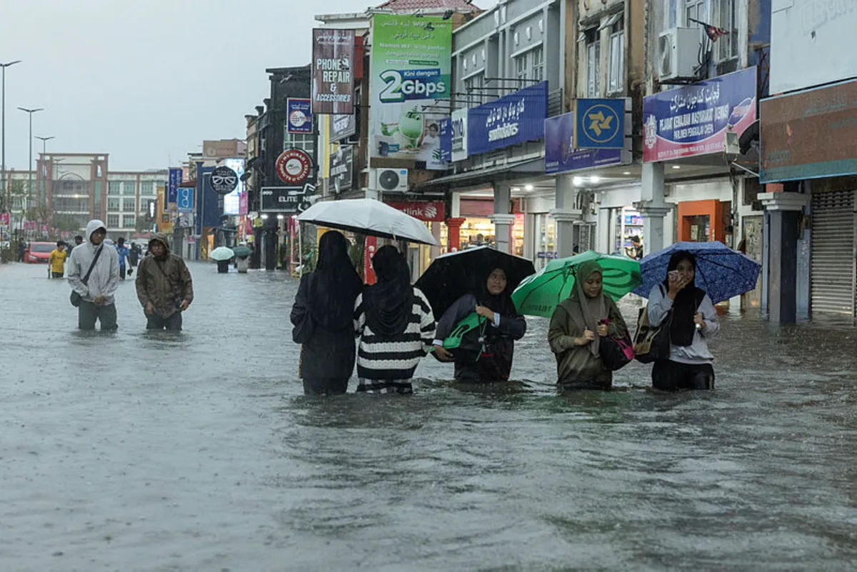 kb20-22112025-banjir-t69219f79-m800-xe3dbbaa7 Ibu pimpin anak OKU mental redah banjir di Tumpat