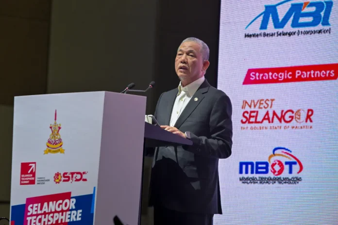 Deputy Prime Minister Datuk Seri Fadillah Yusof spoke at the opening ceremony of the Selangor Techsphiere Summit 2025 at the Kuala Lumpur Convention Centre today.- Bernama pic