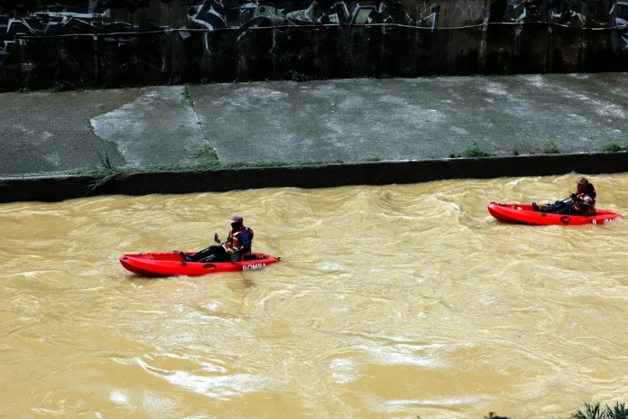 Kuala Lumpur Fire and Rescue personnel are continuing their search and rescue (SAR) operation for a man who is believed to have been swept away by the floodwaters in the Klang River near the Saloma Intersection yesterday.