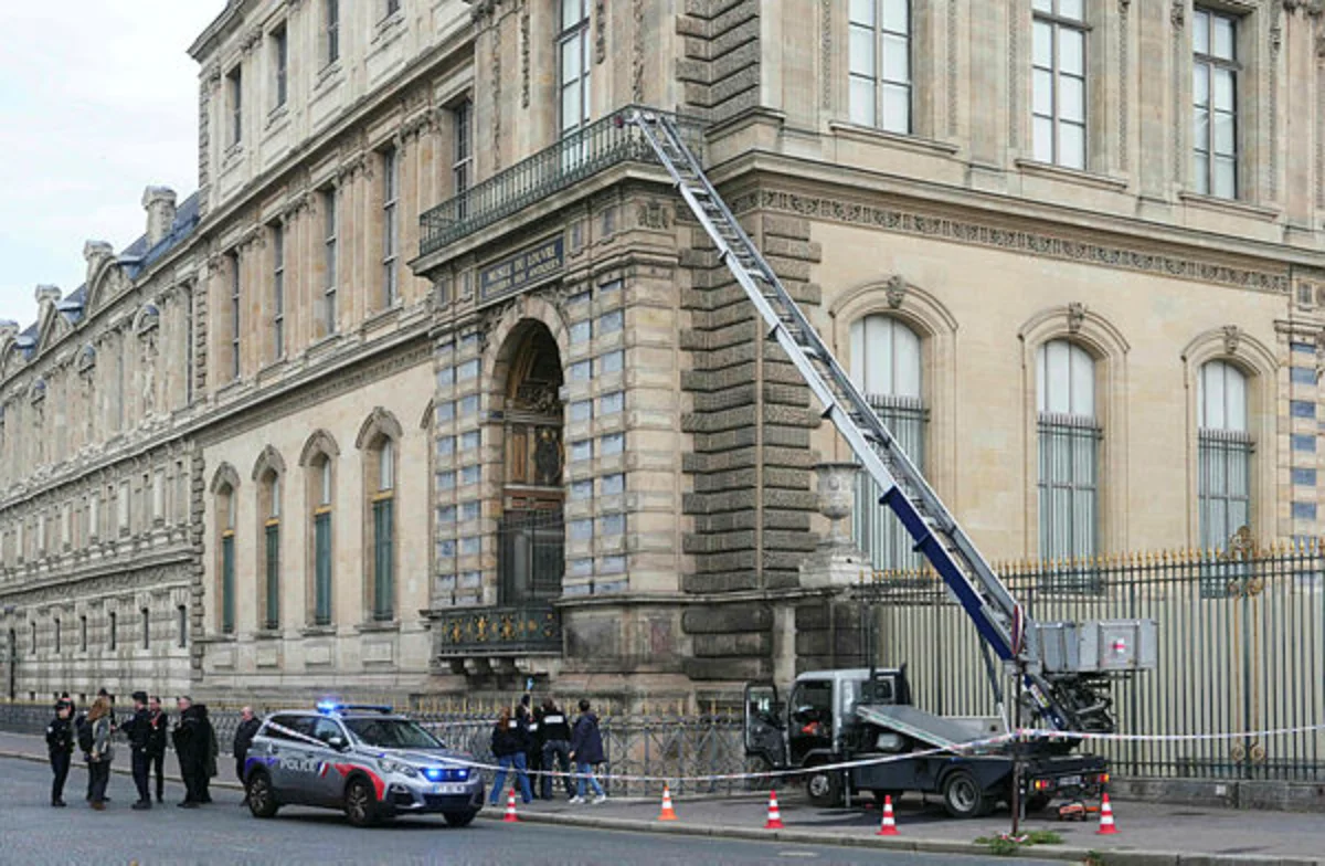 Louvre heist suspects identified as couple with children in Paris