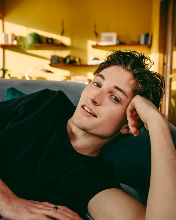 Henry moodie’s debut album mood swings paints spectrum of emotions Henry moodie takes inspiration from artistes such as olivia rodrigo, coldplay and taylor swift.