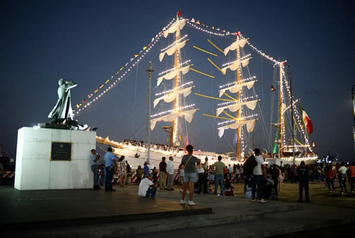 Mexico training ship that hit Brooklyn Bridge returns home
