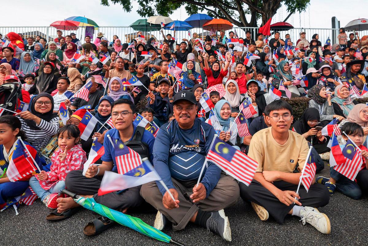 Yayasan Belia Sedunia raikan 100 anak merdeka kelahiran 31 Ogos di Melaka