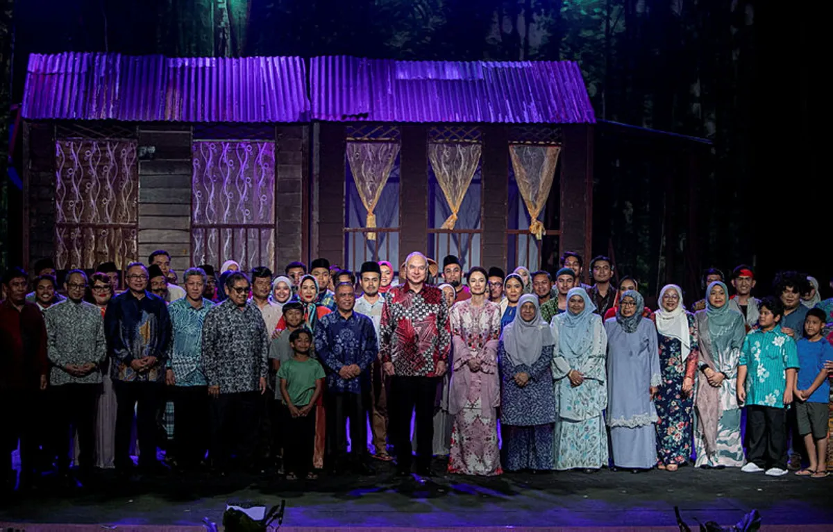 nazrin-teater Sultan Nazrin tonton teater