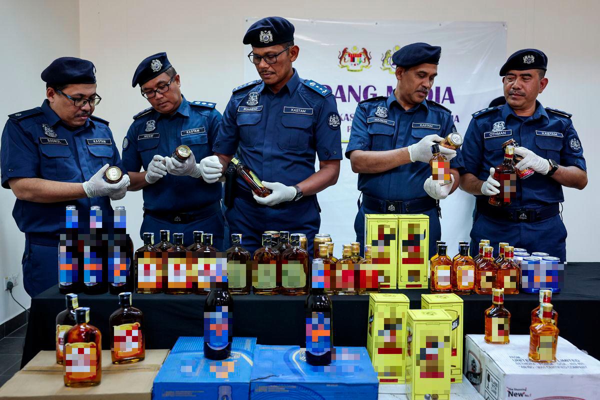 Penang customs seize RM2.67m in smuggled cigarettes and liquor Penang customs seize RM2.67m in smuggled cigarettes and liquor