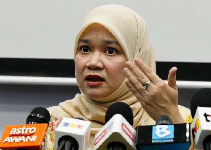 Education Minister Fadhlina Sidek was met by the media at the Siddiq Fadzil Fikrah Discourse in conjunction with the Penang State Forum at the Institut Pendidikan Guru (IPG) Penang Campus here today. - Bernama