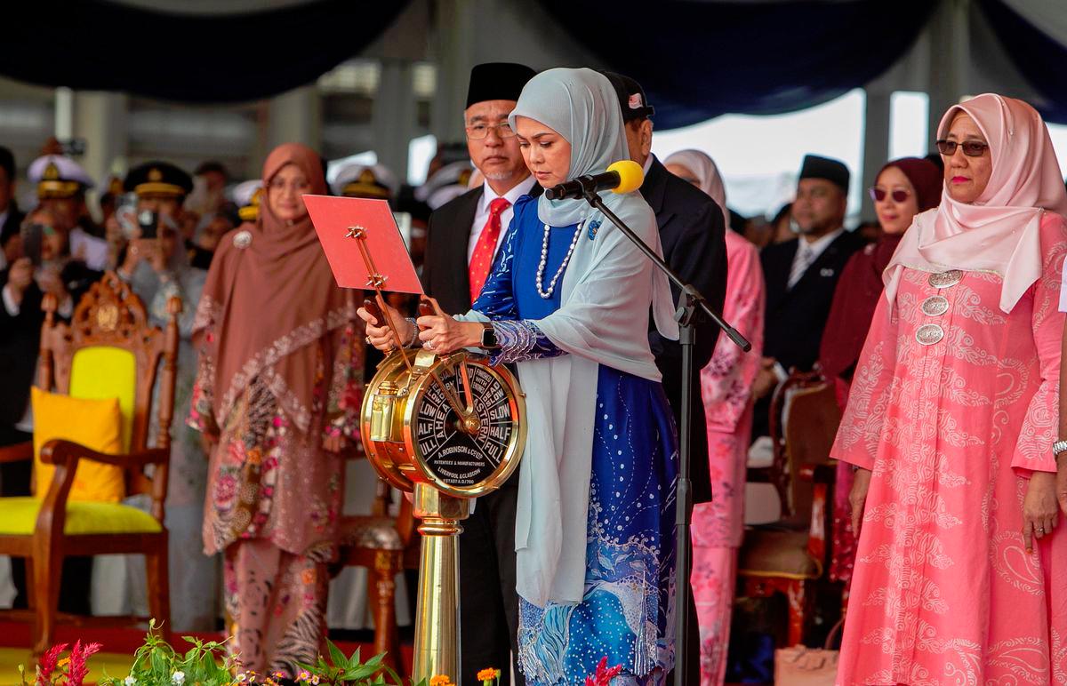 Tengku Permaisuri of Selangor launches RMN’s second LCS ‘Raja Muda Nala’ Tengku Permaisuri of Selangor launches RMN’s second LCS ‘Raja Muda Nala’