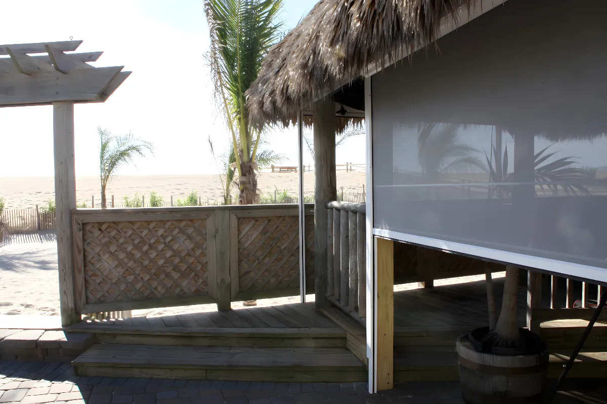 pr-image Somfy Enhances Outdoor Comfort with Smart Motorized Systems and Weather Sensors for Zip Screens