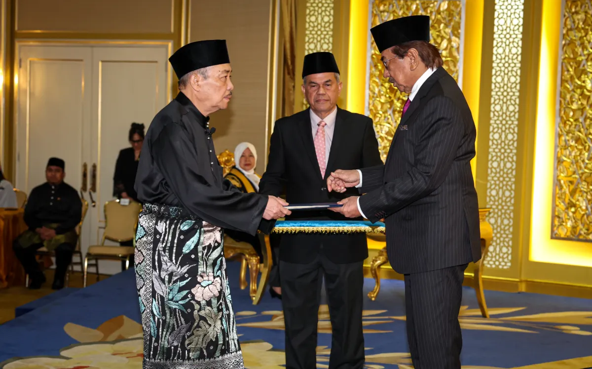 prn138-30112025-angkat-sumpah Hajiji Noor