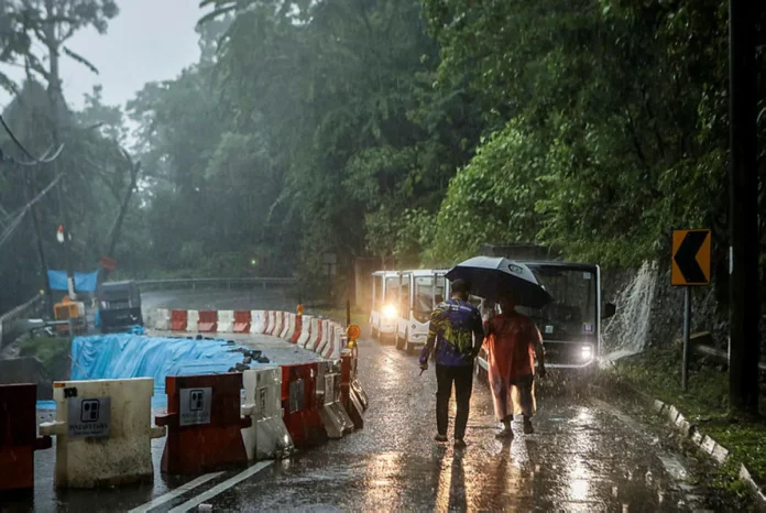 HAMPIR 400 MANGSA TERKANDAS TANAH RUNTUH DI WANG KELIAN