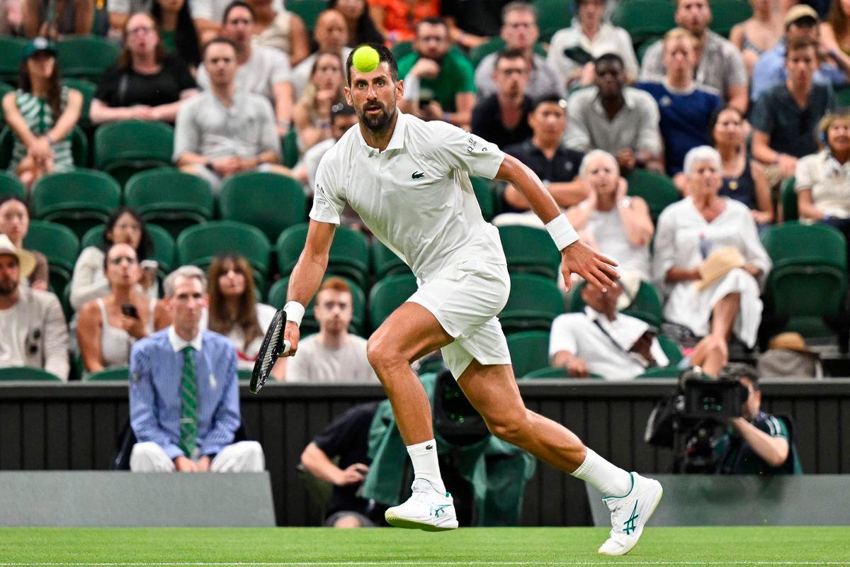 Djokovic advances at Wimbledon in pursuit of 25th Grand Slam title Djokovic advances at Wimbledon in pursuit of 25th Grand Slam title