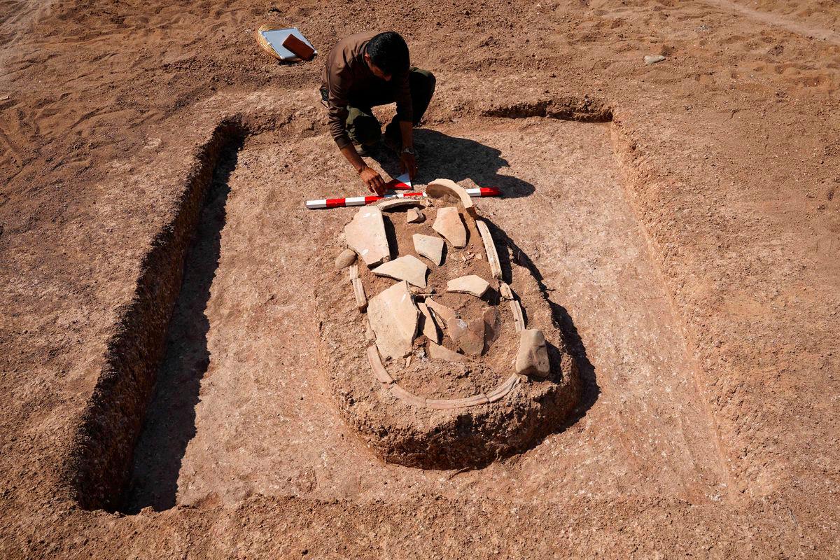 Iraq drought uncovers 40 ancient tombs in Mosul Dam reservoir Iraq drought uncovers 40 ancient tombs in Mosul Dam reservoir