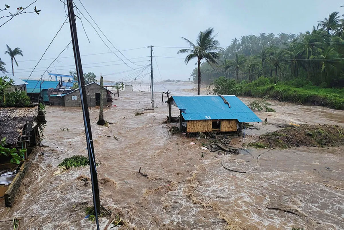 topshots-topshot-philippines-weather-typhoon (1) Over 1 million evacuate as deadly Super Typhoon Fung-wong nears Philippines