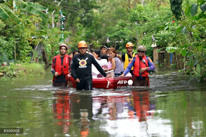 Super typhoon Fung-wong lashes Philippines with destructive winds