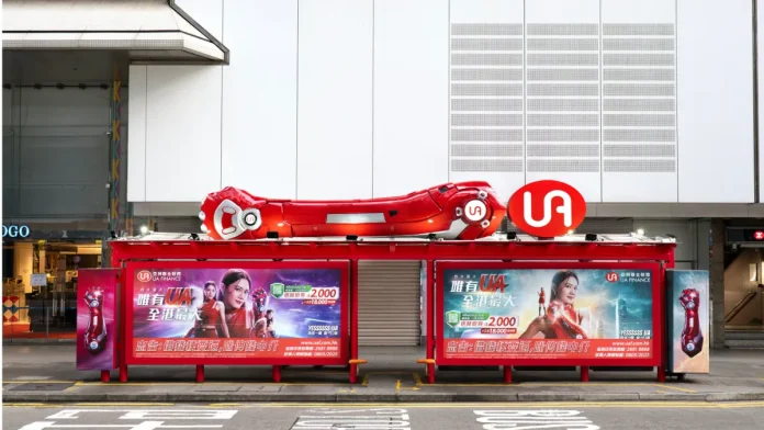 UA Finance has unveiled its giant “UA SUNBAY Arm” 3D installation at the SOGO Citybus flagship shelter in Causeway Bay, creating Hong Kong’s largest 3D bus shelter execution to highlight the brand’s bold new positioning.