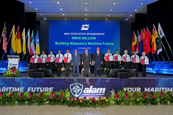 The grand convocation ceremony, held earlier today at ALAM’s campus in Kuala Sungai Baru, Malacca, was honoured by the presence of Minister of Transport, Malaysia YB Anthony Loke, who officiated the event with distinction.