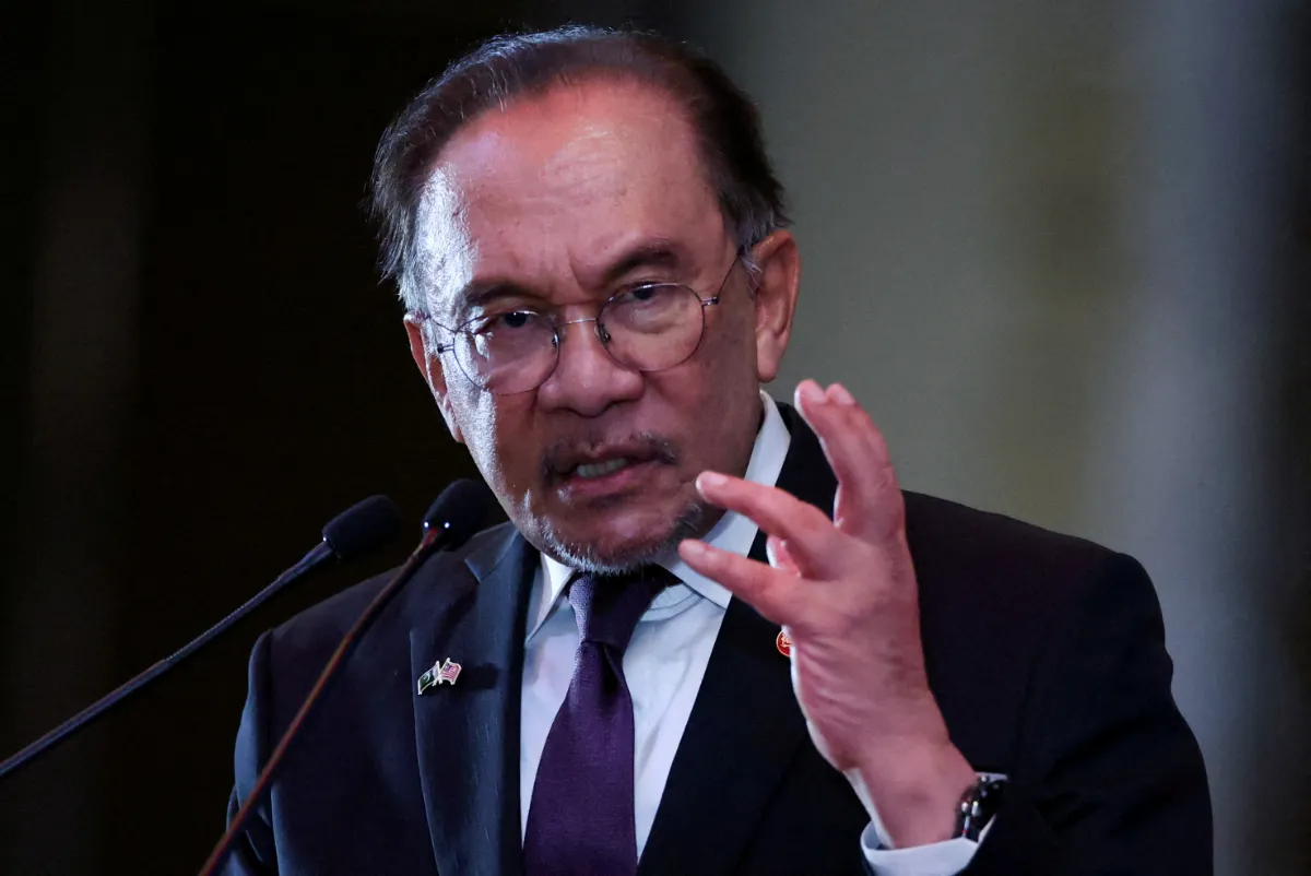 2025-11-30t073110z-1836143783-rc2a6hastkq2-rtrmadp-3-malaysia-politics-sabah Anwar Ibrahim