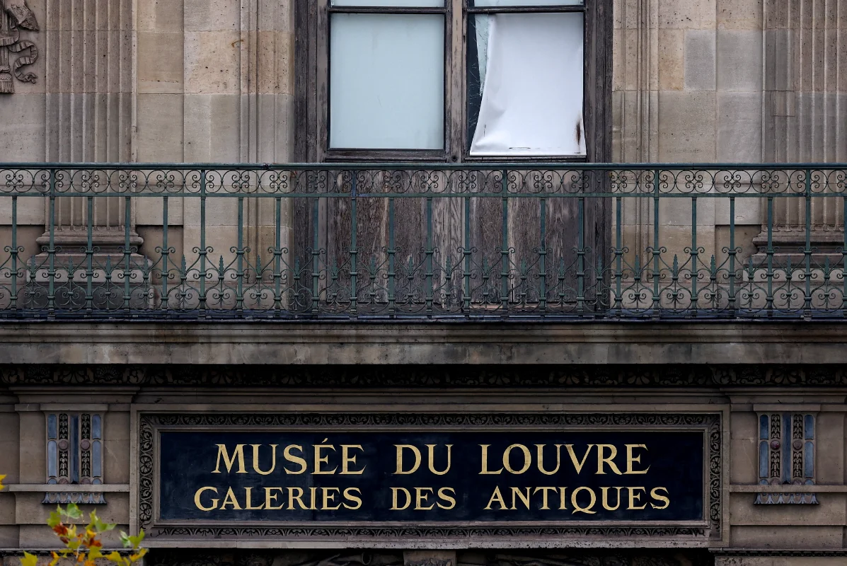 Louvre heist investigators vow to recover stolen imperial jewels Louvre heist investigators vow to recover stolen imperial jewels