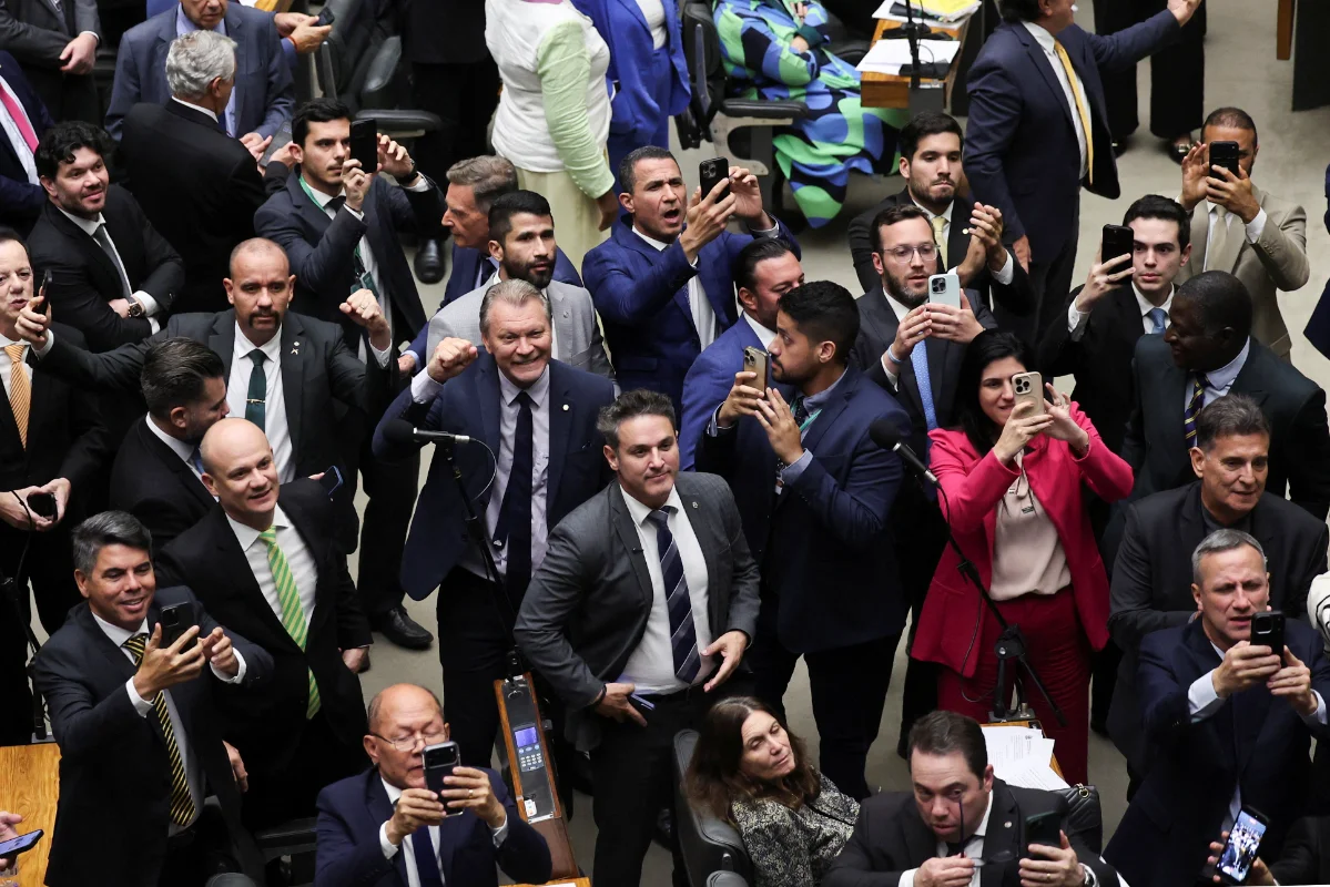 Brazil lawmakers approve bill to slash Bolsonaro's prison sentence Brazil lawmakers approve bill to slash Bolsonaro's prison sentence