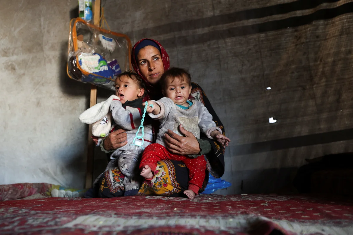 Gazans fear Israeli 'new border' as bombardments continue in Khan Yunis Gazans fear Israeli 'new border' as bombardments continue in Khan Yunis