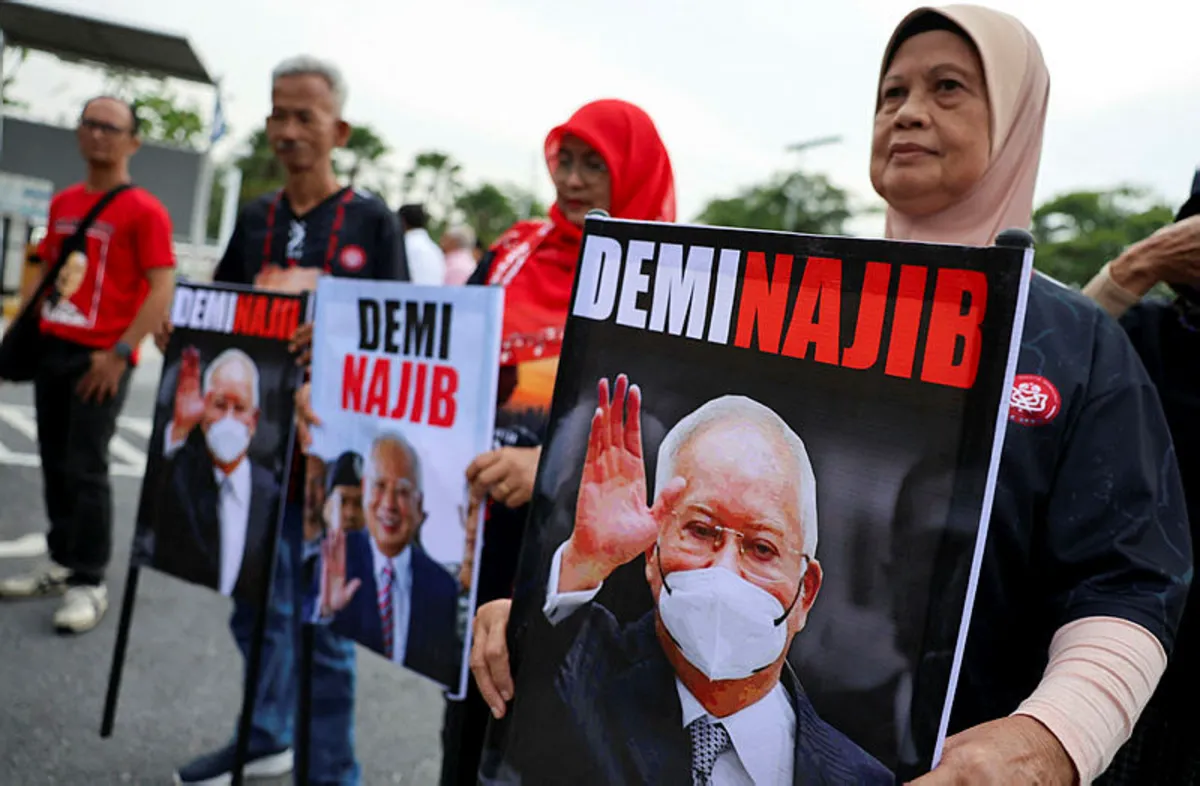2025-12-26t012157z-1390877145-rc20oiabtnxp-rtrmadp-3-malaysia-politics-najib-t694dd53b-m800-xa327501 Najib didapati bersalah guna kedudukan peroleh RM2.3 bilion suapan 1MDB