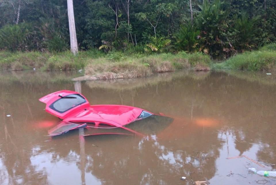 Pelajar PhD UMK maut selepas kereta terjunam ke dalam tasik kampus Pelajar PhD UMK maut selepas kereta terjunam ke dalam tasik kampus