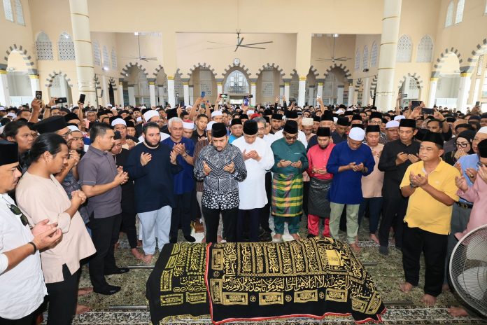 Tun Musa, Ahmad Zahid hadiri solat jenazah Allahyarham Bung Moktar