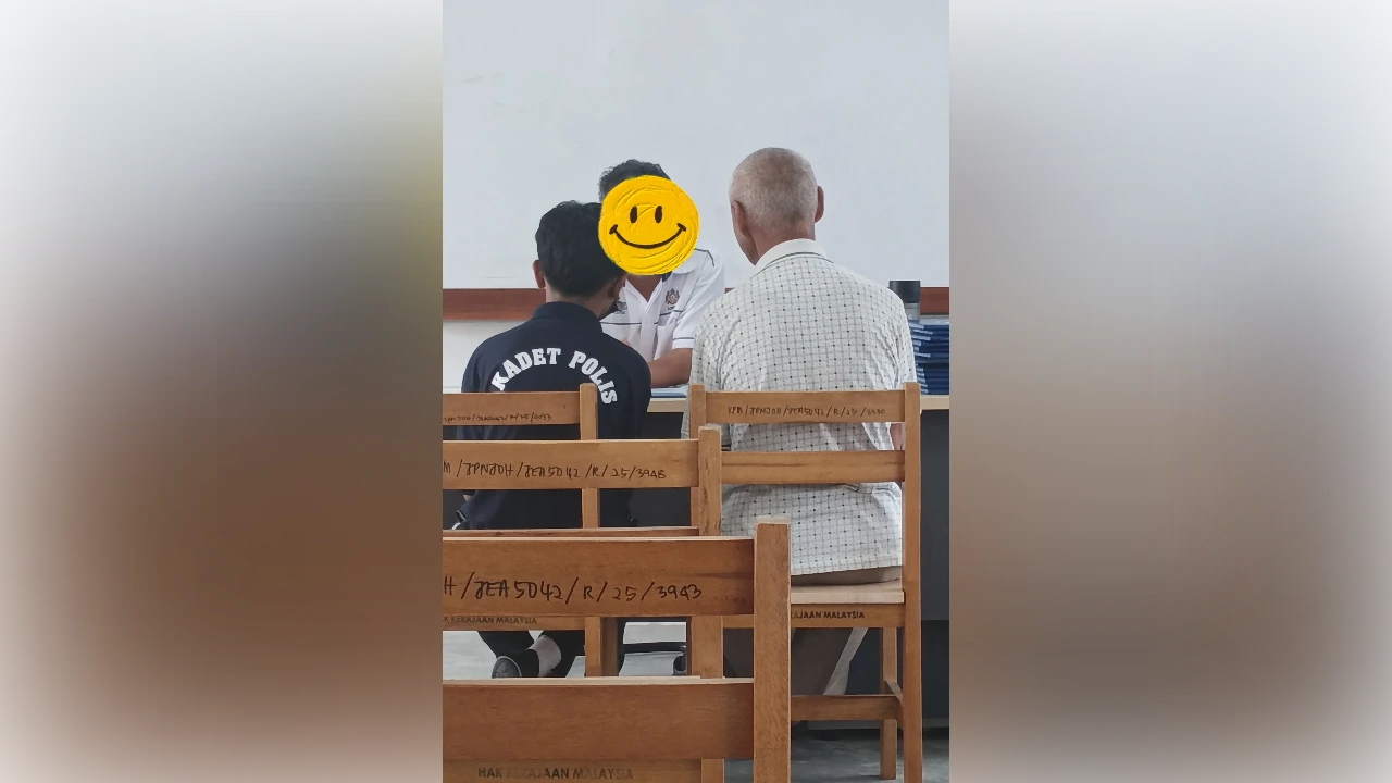 Chinese uncle signs Indian neighbour’s report card, netizens say: “This is true Malaysian unity”