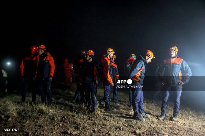 Turkey loses contact with Libyan official's jet after emergency signal