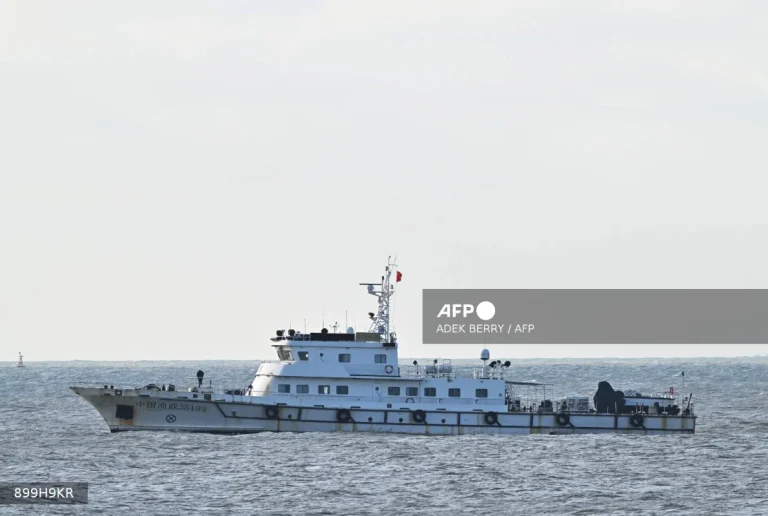 Taiwan coast guard in standoff with Chinese ships