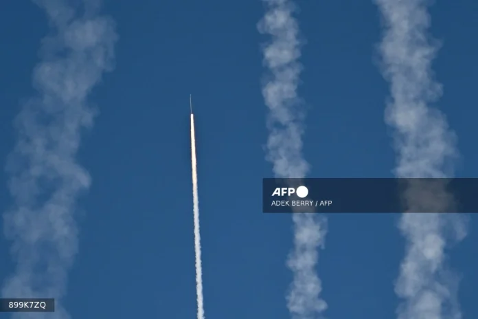 China fires rockets on second day of military drills around Taiwan