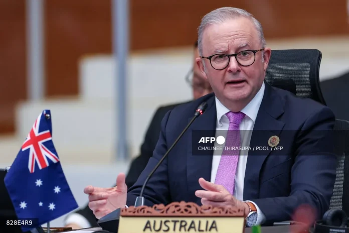 Australia_bans_under-16s_from_social_media_in_world-first_crackdown Australia bans under-16s from social media in world-first crackdown