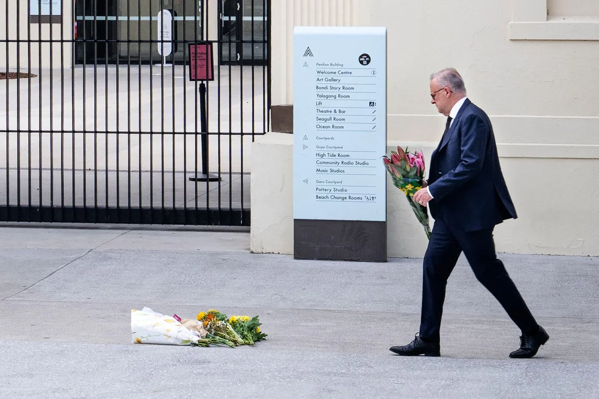 Australian_PM_visits_Bondi_Beach_hero_wounded_in_shooting_attack Australian PM visits Bondi Beach hero wounded in shooting attack