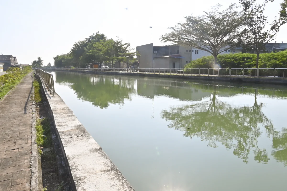 Batu Pahat residents relieved as high tide stays low, remain cautious