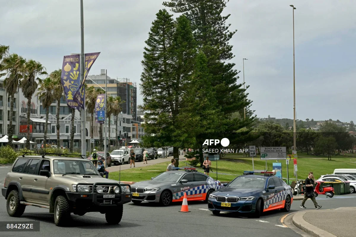 Bondi_Beach_gunmen_had_possible_Islamic_State_links__ABC_reports